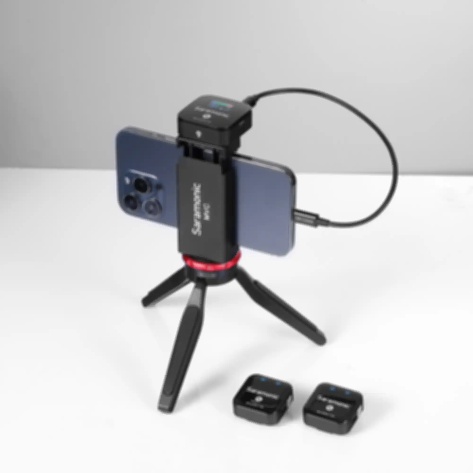 Saramonic Blink 900 S bisa tersambung ke smarpthone, DSLR, dan alat perekam lainnya