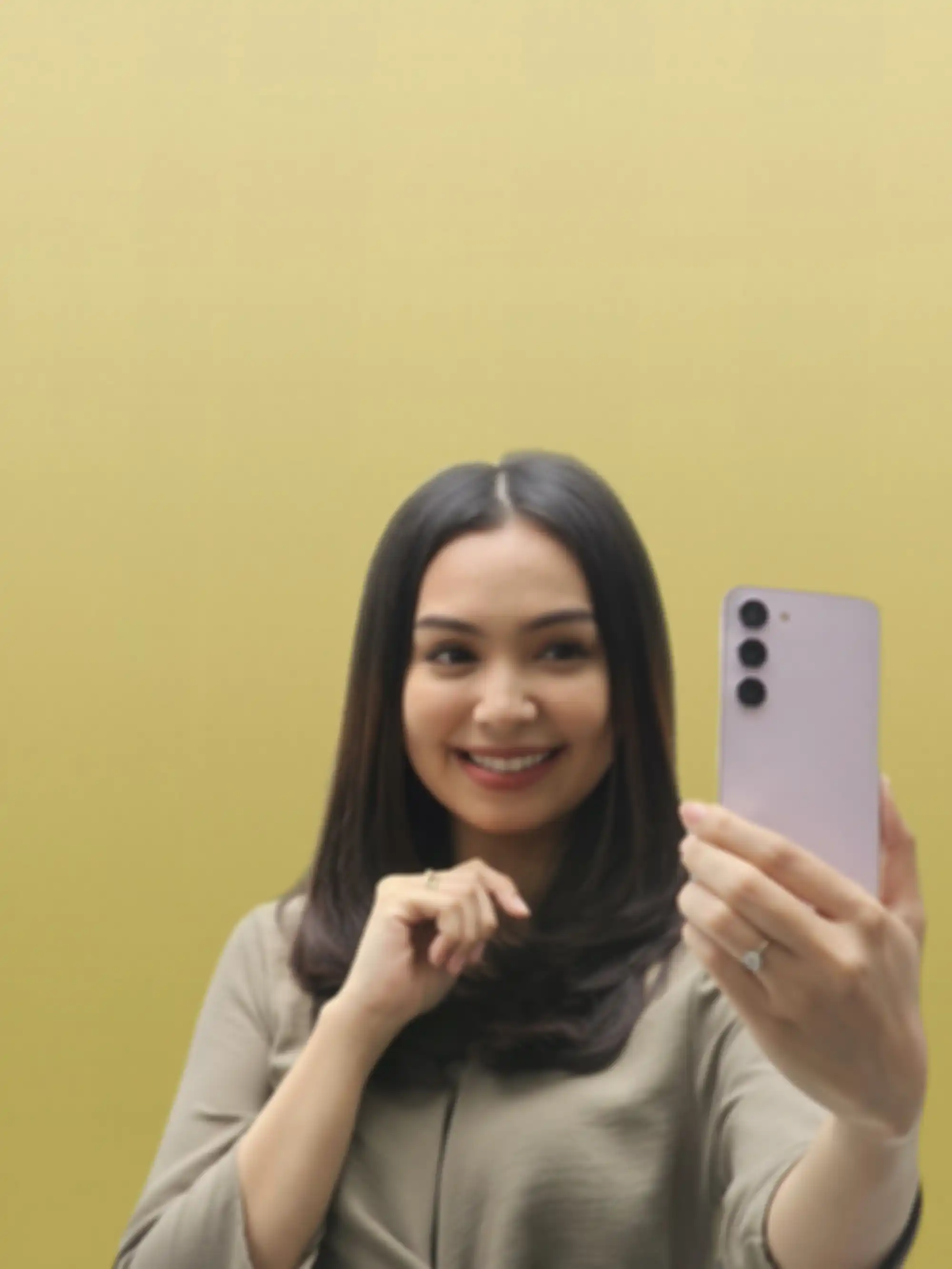 Lensa potrait dengan latar warna di Samsung Galaxy S23 Ultra bisa dimanfaatkan untuk jualan online. (file telah dikompresi)