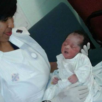 Kisah Ajaib dari Bayi yang Dibuang di Selokan Air Penuh Semut Merah