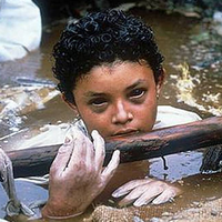 Kisah di Balik Foto Menghantui Omayra Sanchez yang Terjebak Dalam Semburan Lumpur Ketika Seorang Fotografer Mengabadikan Momen Terakhirnya