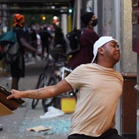 Ada Pria Bertato Peta Indonesia Tertangkap Kamera di Tengah Unjuk Rasa Besar-besaran AS yang Curi Perhatian, Terungkap Identitas Sebenarnya