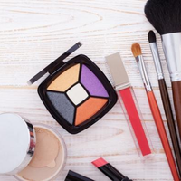 Duh, Kuas Make-Up Bisa Sebabkan Radang Tenggorokan dan Infeksi Kulit