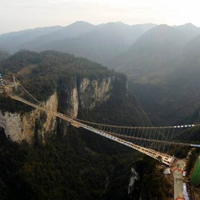 Jembatan Kaca Tertinggi dan Terpanjang di China Selesai Dibangun