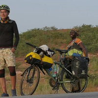 Inspiratif, Pria Ini Mengendarai Sepeda dari Afrika Barat ke China Untuk Bantu Warga Miskin