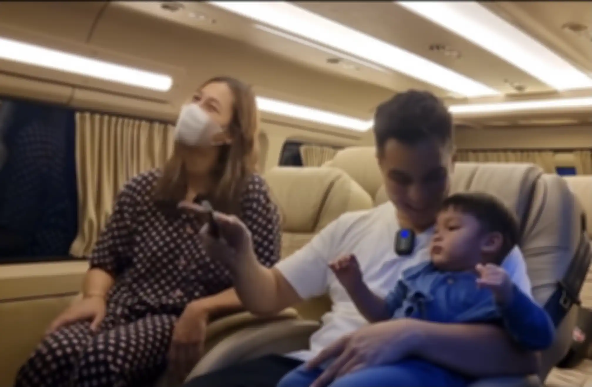 Tangkapan layar di Youtube Baim Paula terlihat Bain Wong memberikan mobil mewah pada Paula Verhoeven.