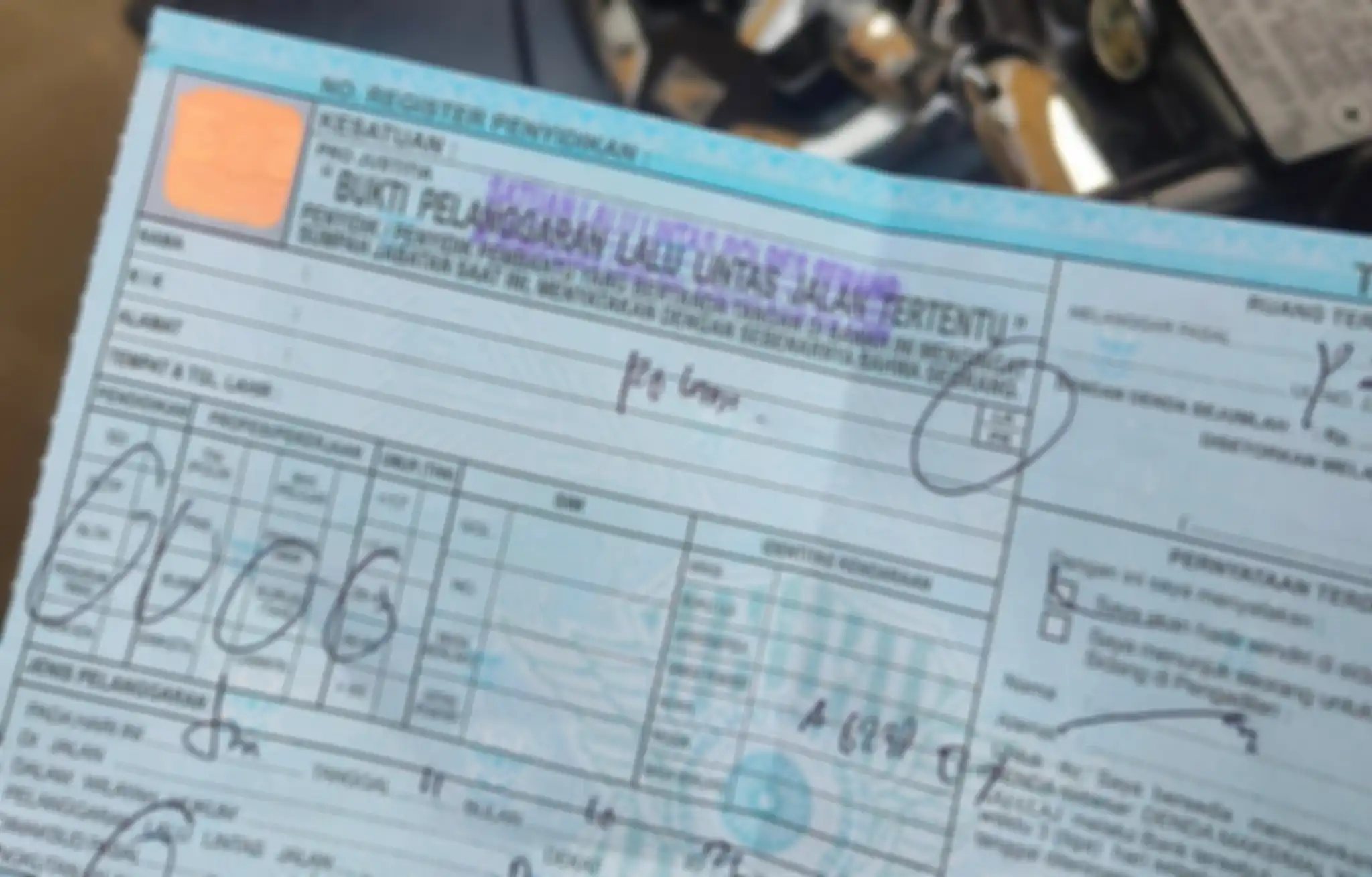 Buku tilang hanya dimiliki polisi tertentu untuk tilang manual
