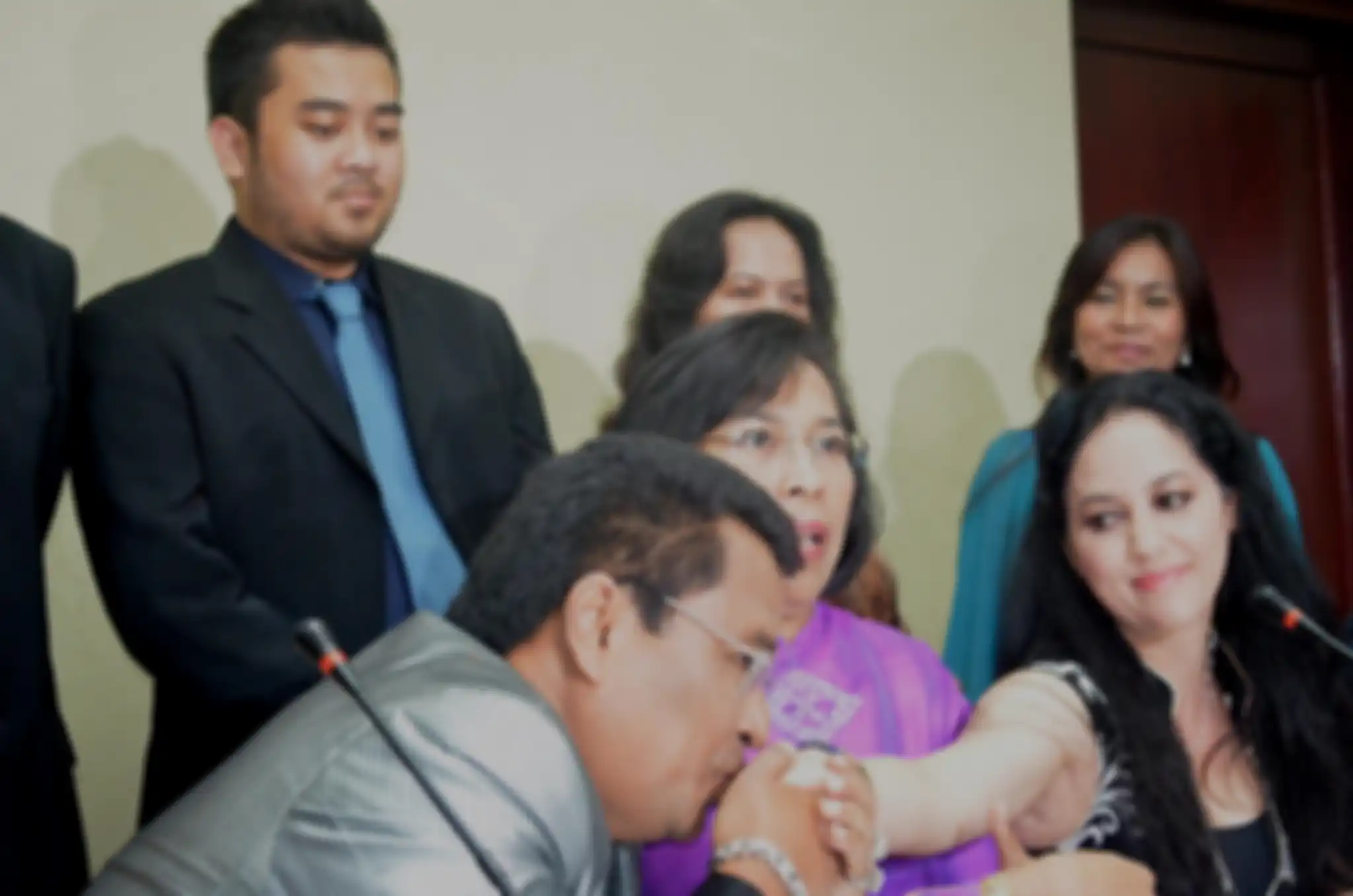 Hotman Paris blak-blakan puji kecantikan sang mantan. Kisah cinta Hotman Paris dengan Meriam Bellina berakhir tragis demi pilihan ini.