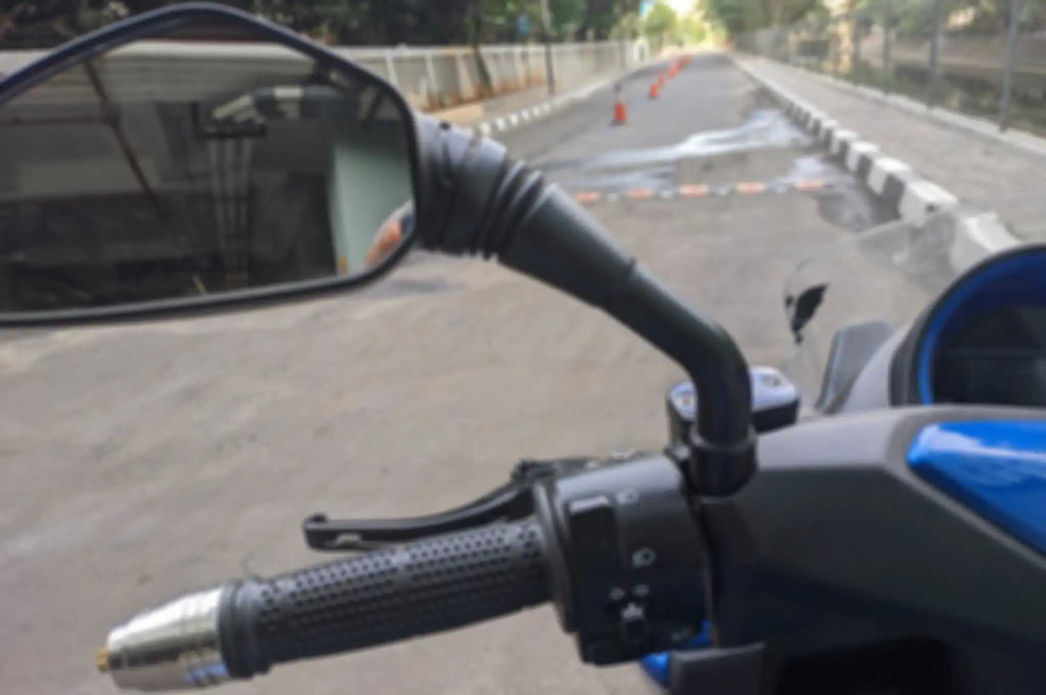 Spion Bajaj Pulsar di Yamaha NMAX