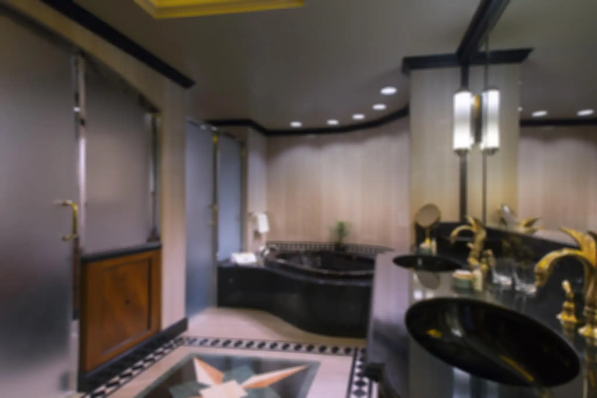 Kamar mandi di kamar hotel Syahrini