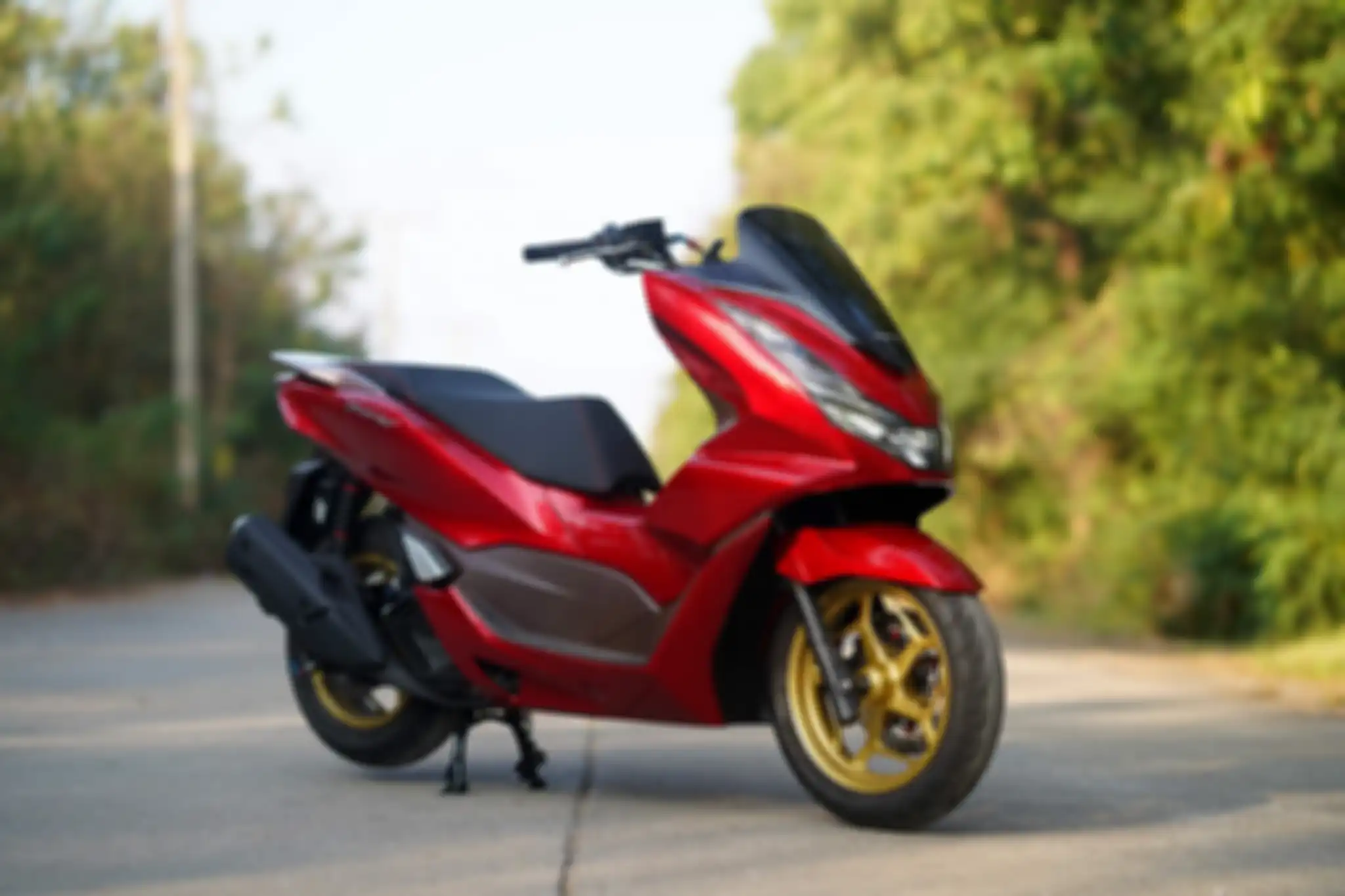 Pelek Honda PCX 160 ini sudah berganti warna.