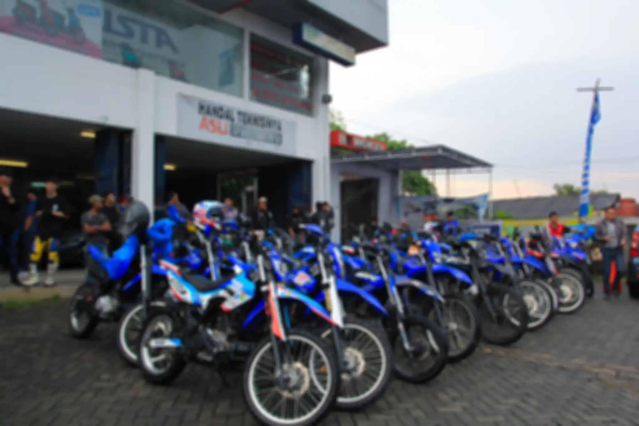 Perjalanan Ngabuburide ini diawali dari dealer Arista Citeureup, Kabupaten Bogor.
