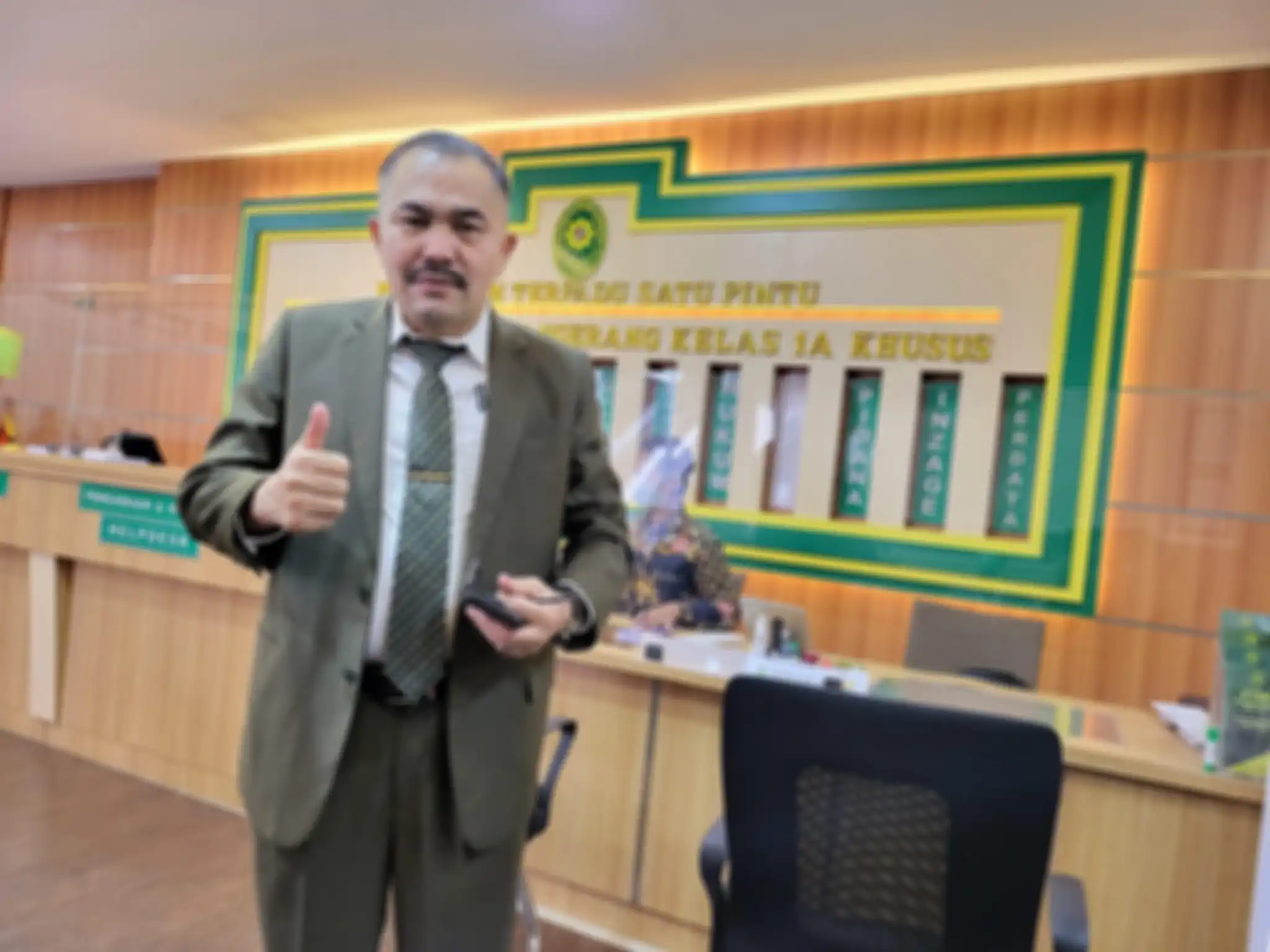 Kamaruddin Simanjuntak mengantongi bukti foto porno dirut BUMN, pantas pengacara Brigadir J berani tantang balik lawannya. 