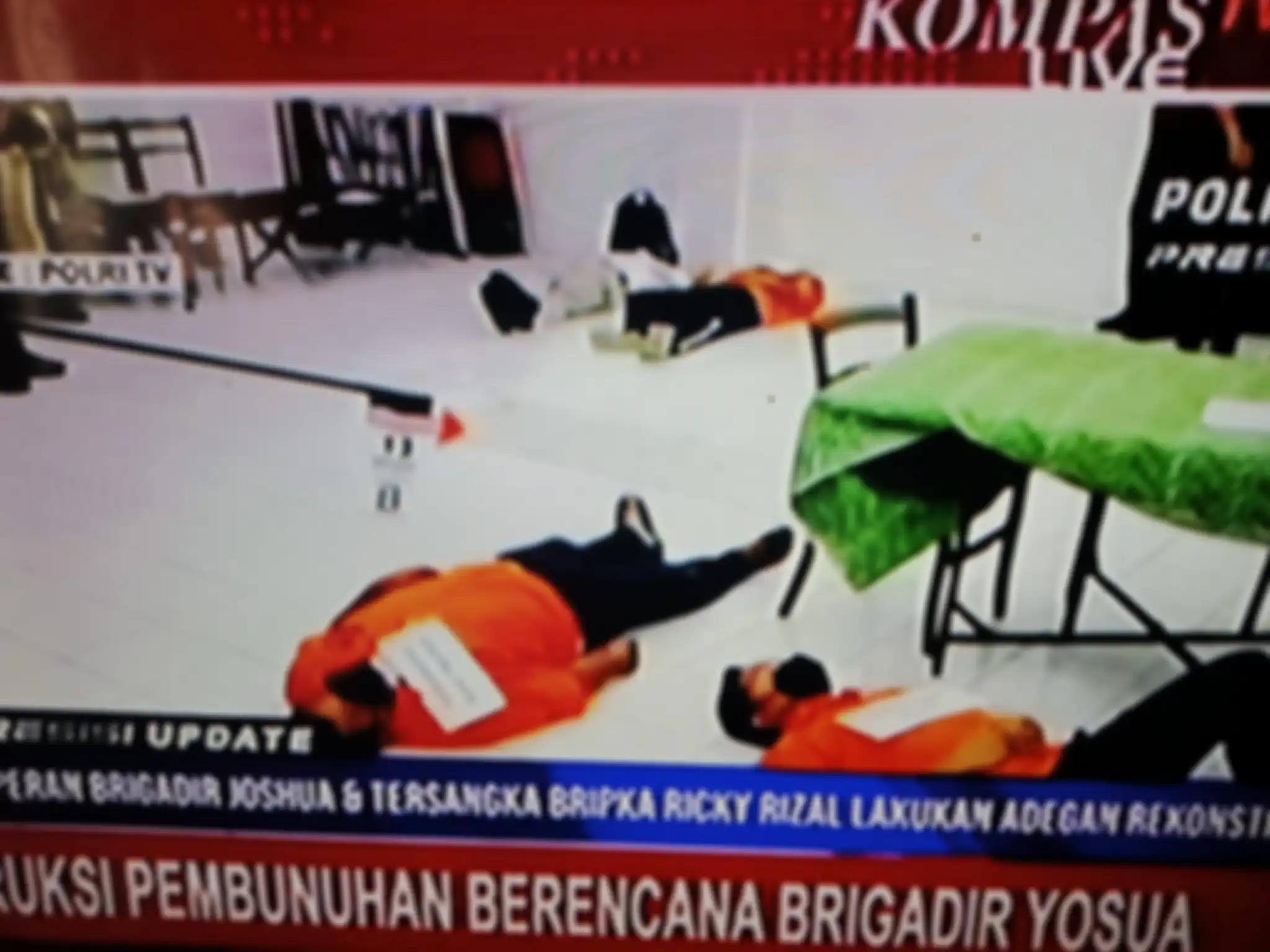 Bripka Ricky Rizal mengaku menuruti permintaan Kuat Maruf sopir Ferdy Sambo. Dia melihat Putri Candrawathi dalam kondisi begini.
