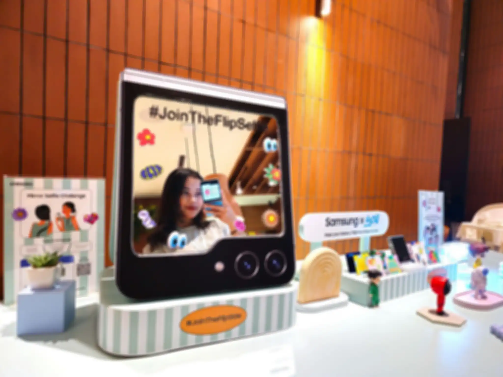 Mirror selfie challenge berhadiah Galaxy Z Flip5