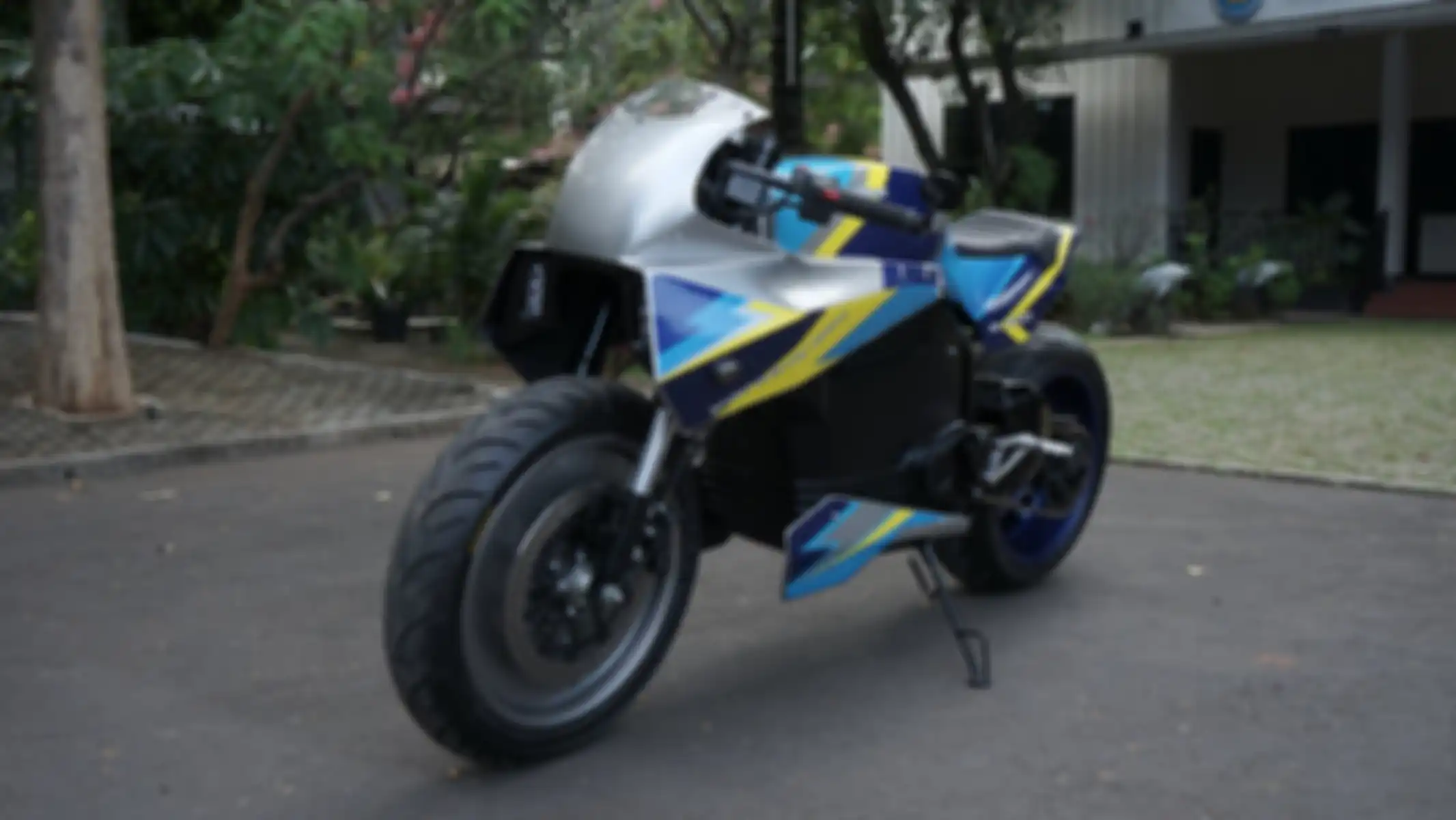 Motor listrik BL-SEV01, kolaborasi Univ. Budi Luhur, LIPI, dan Katros Garage.