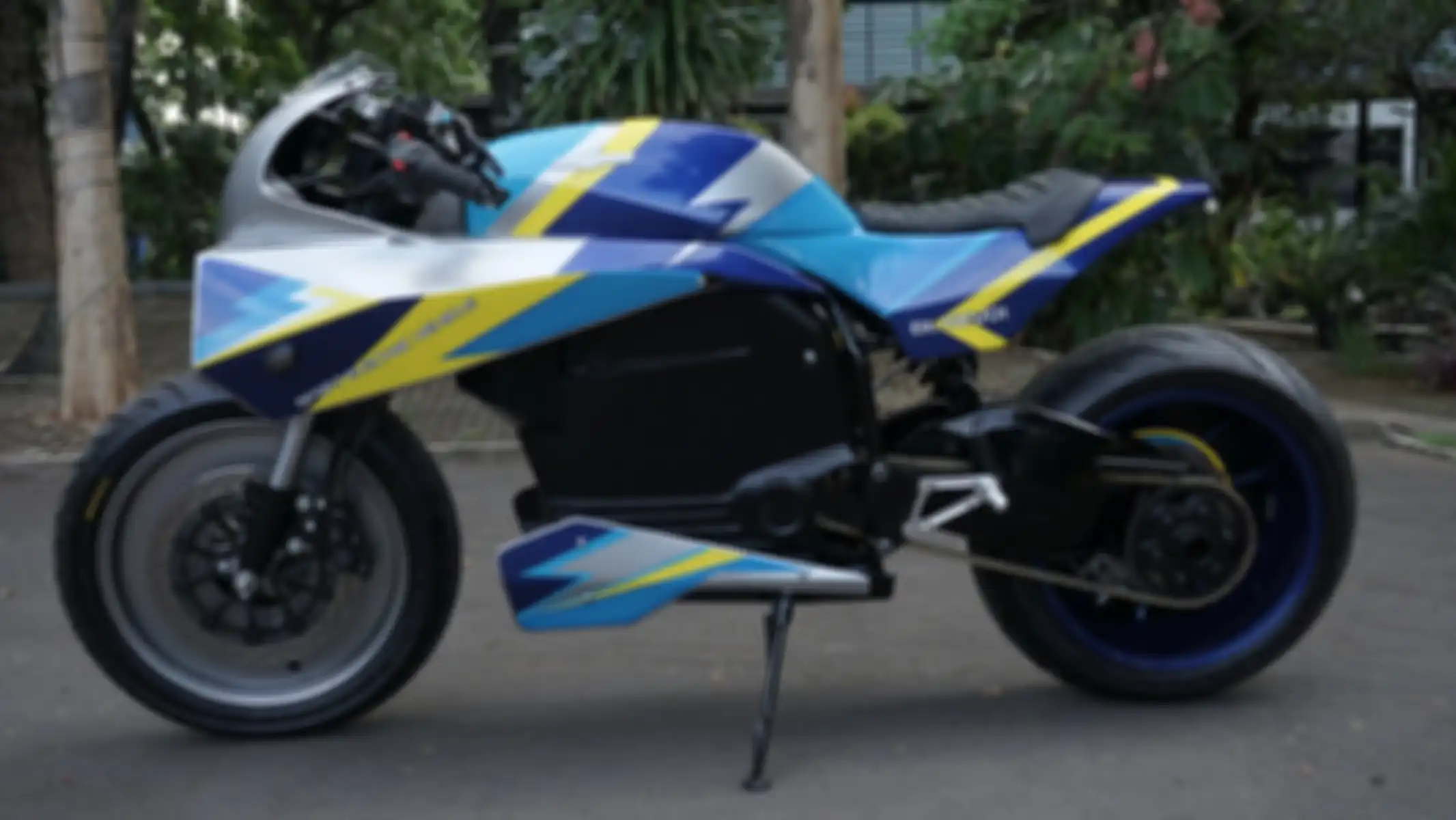 Motor listrik BL-SEV01, kolaborasi Univ. Budi Luhur, LIPI, dan Katros Garage.