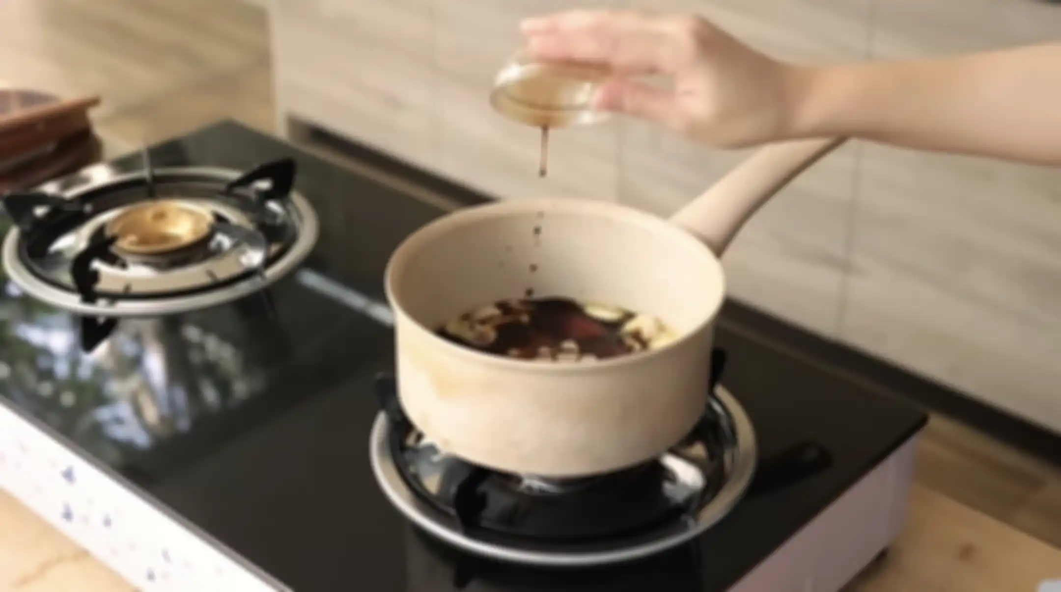 Membuat saus ngohyong