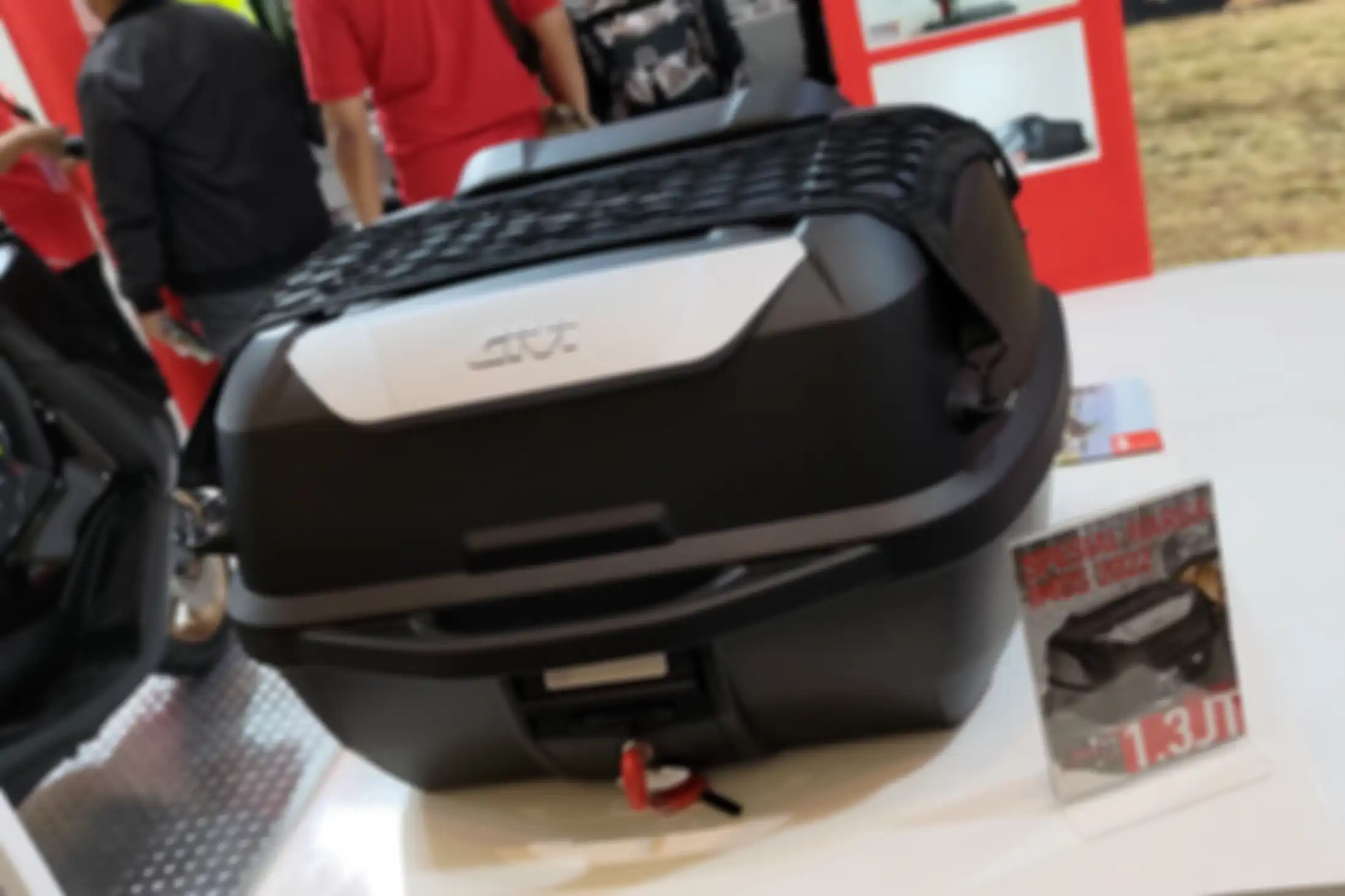 Cuma sampai besok, top box Givi ini kena diskon nyaris setengah harga di IMOS 2022.