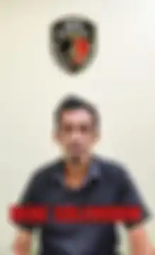Dede Solehudin tersangka yang menampung uang hasil tipu daya korban yang bekerja di luar negeri.