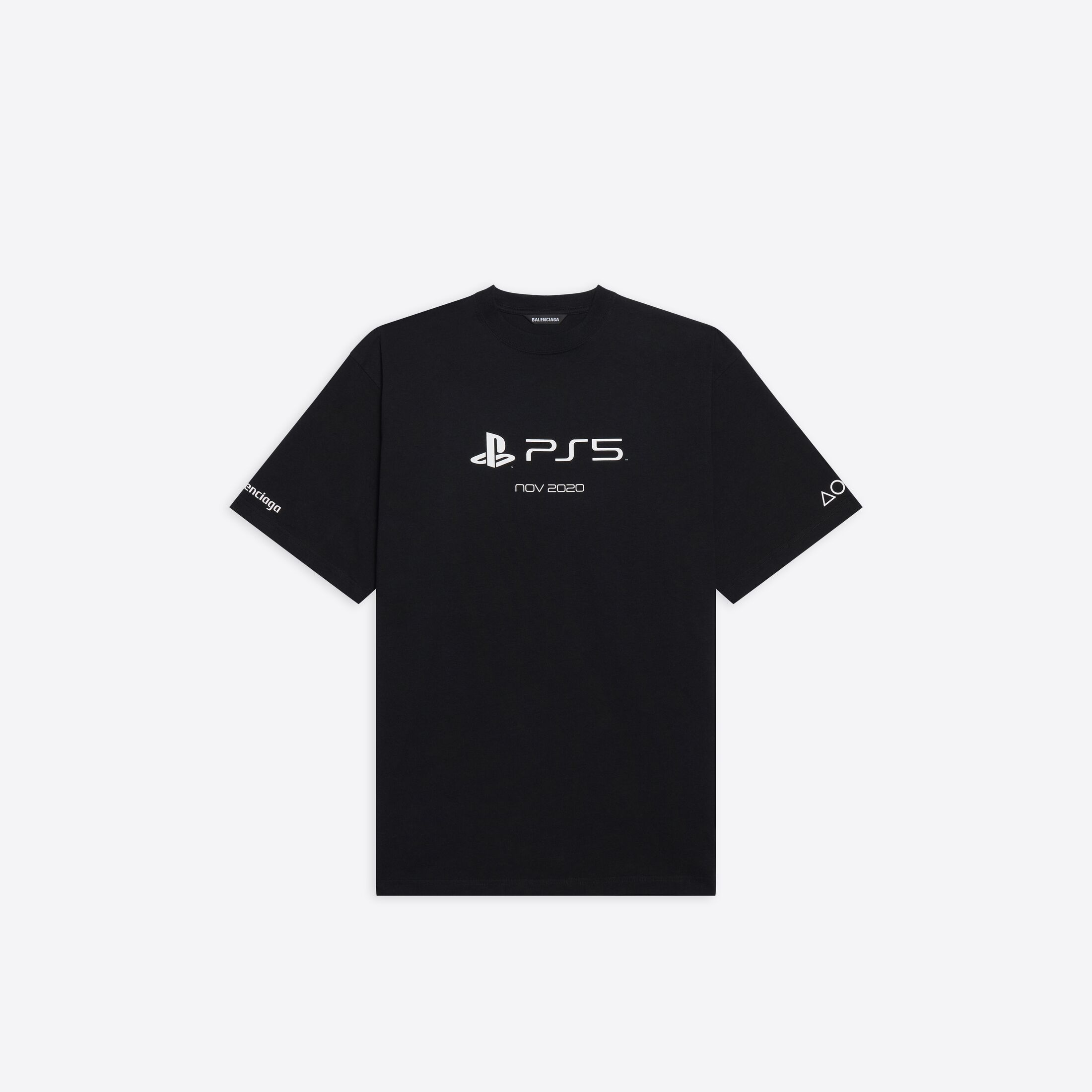 Bagian depan kaos PS5 Balenciaga