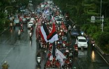 Suporter PSM Turun Tangan Langsung Bantu Korban Kebakaran