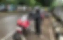 5 Poin Penting Motoran Saat Hujan, Bebas Khawatir dan Aman Selama Perjalanan