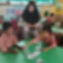Seorang Guru Memperhatikan bahwa Banyak Siswa di Kelasnya Sulit Bekerja Sama dalam Tugas Kelompok, Apa yang Harus Dia Lalukan?