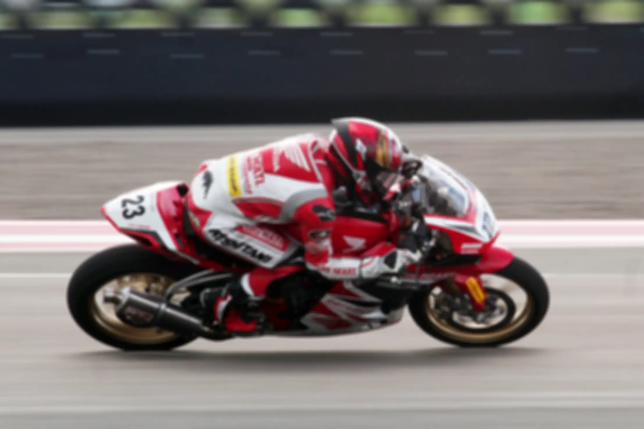 Aksi Rheza Danica di seri pertama Kejurnas Sport 250 MRS.