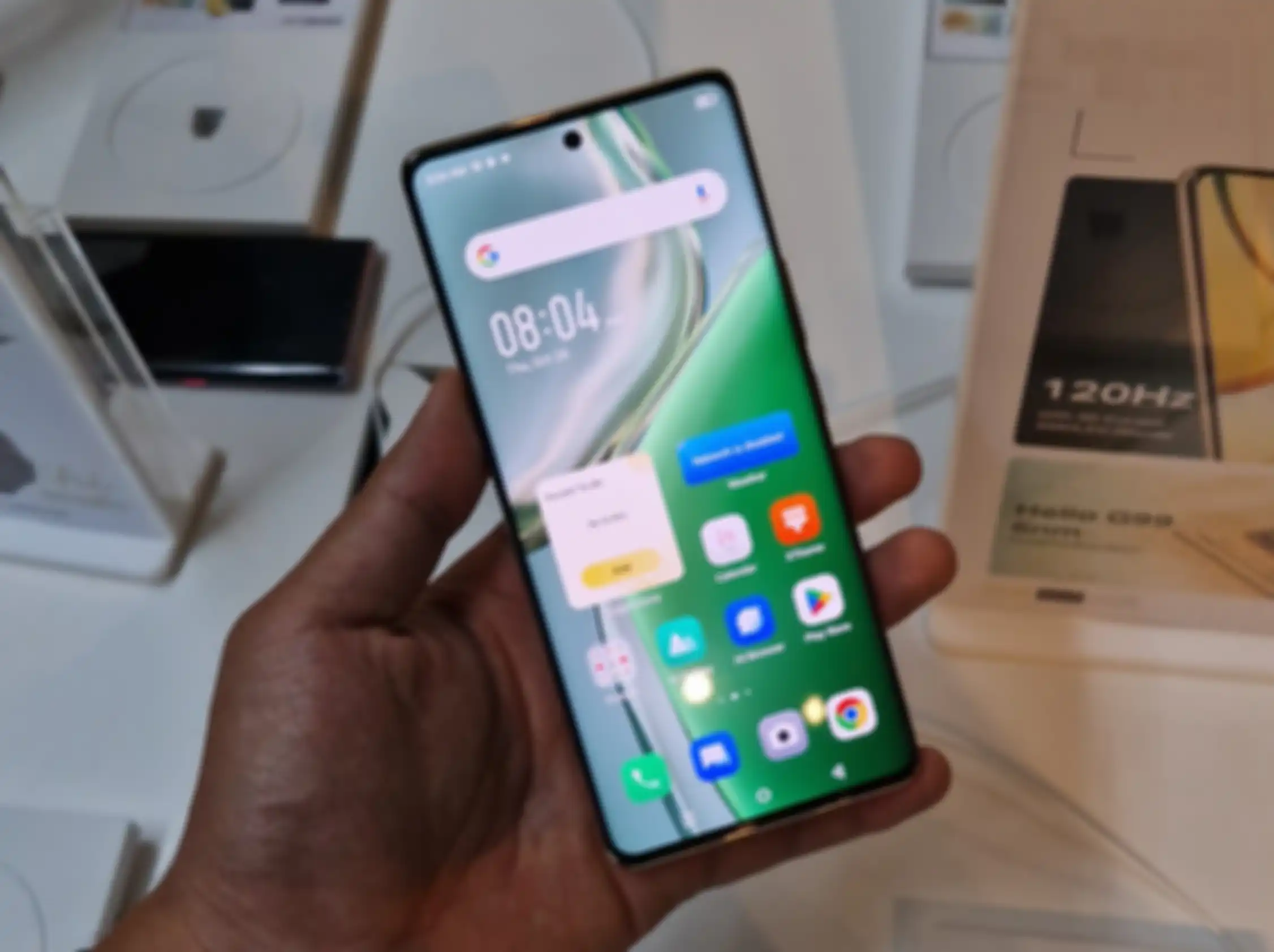 Layar lengkung di Infinix Zero 30 4G & 5G