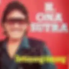 Umi Elvy Sukaesih berduka cita kehilangan sosok tercinta dalam kondisi segar bugar. Ratu dangdut unggah foto duka. 