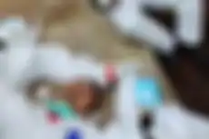 Video tentang tenaga kesehatan (nakes) yang terlihat kelelahan usai memakamkan jenazah pasien Covid-19 membuat heboh media sosial. 