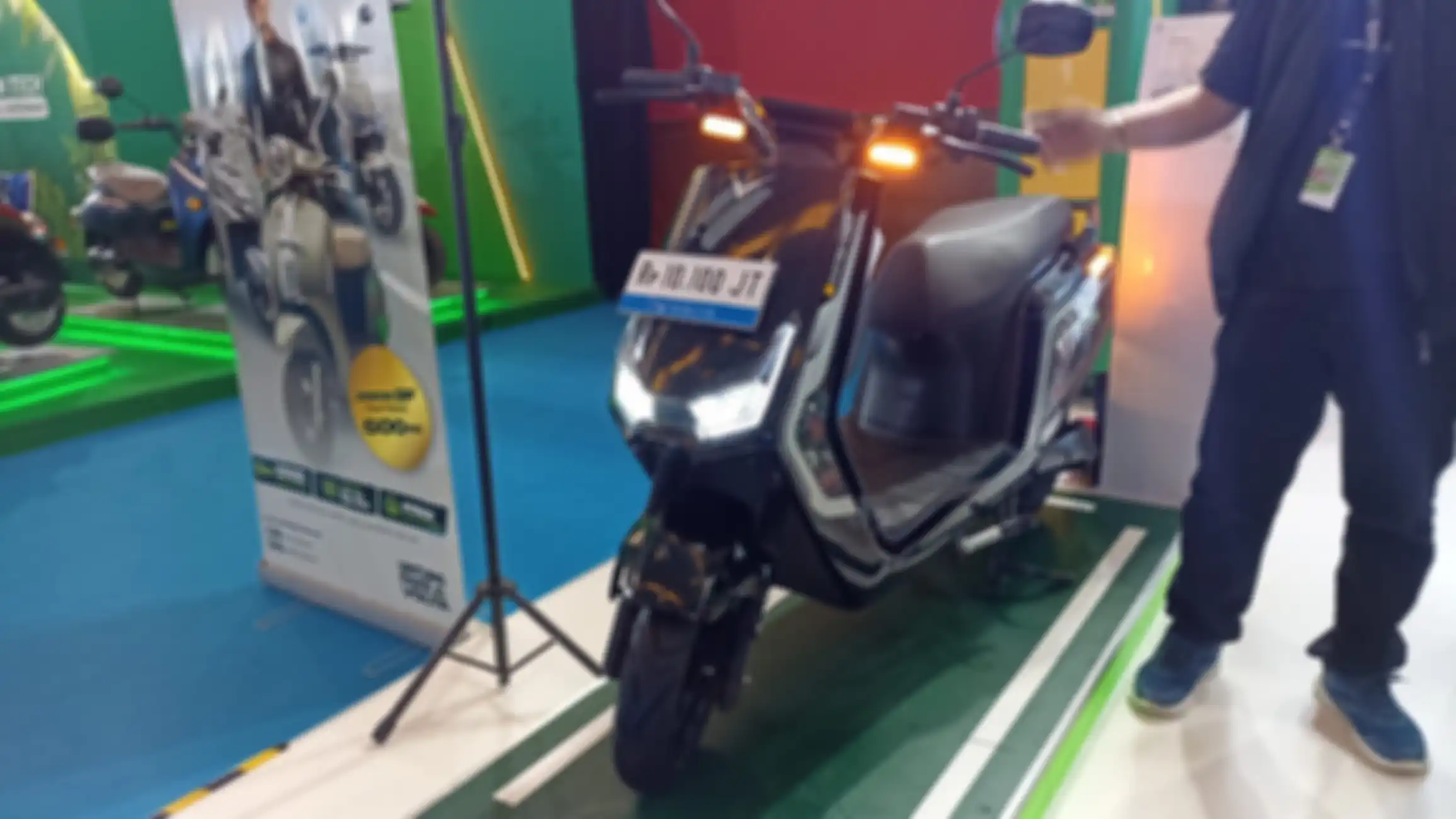 Beli motor listrik Volta di PEVS 2024 diskonnya banyak. 
