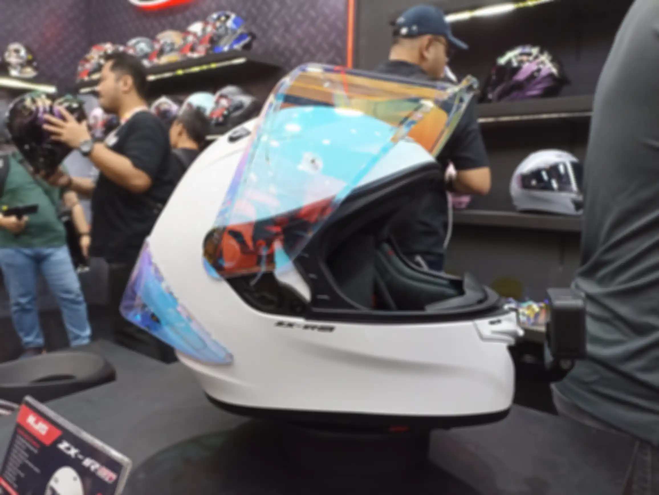 NJS ZX-1R GT dengan bonus extended spoiler dan mounting action cam. 