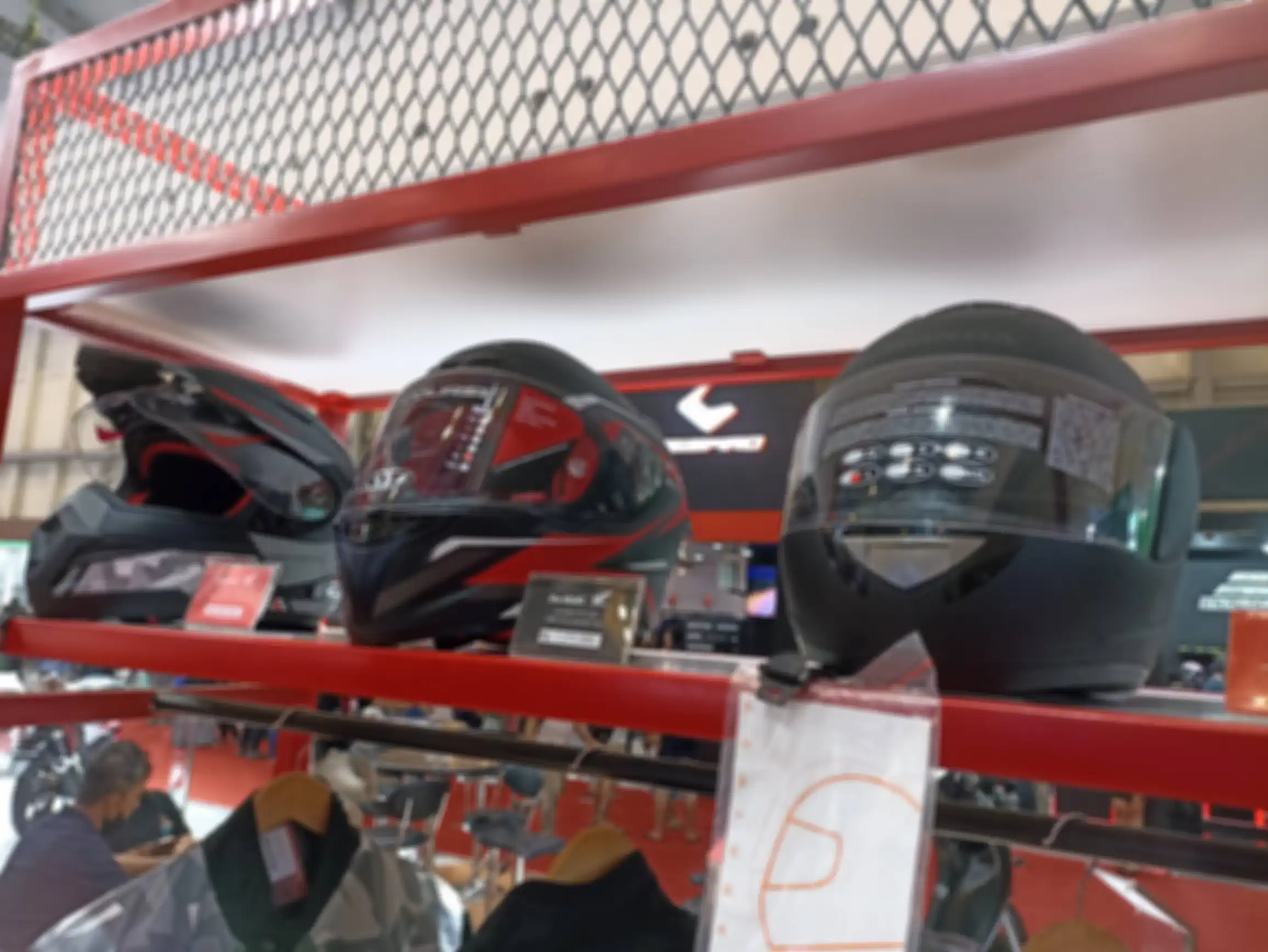 Varian helm di booth Honda 