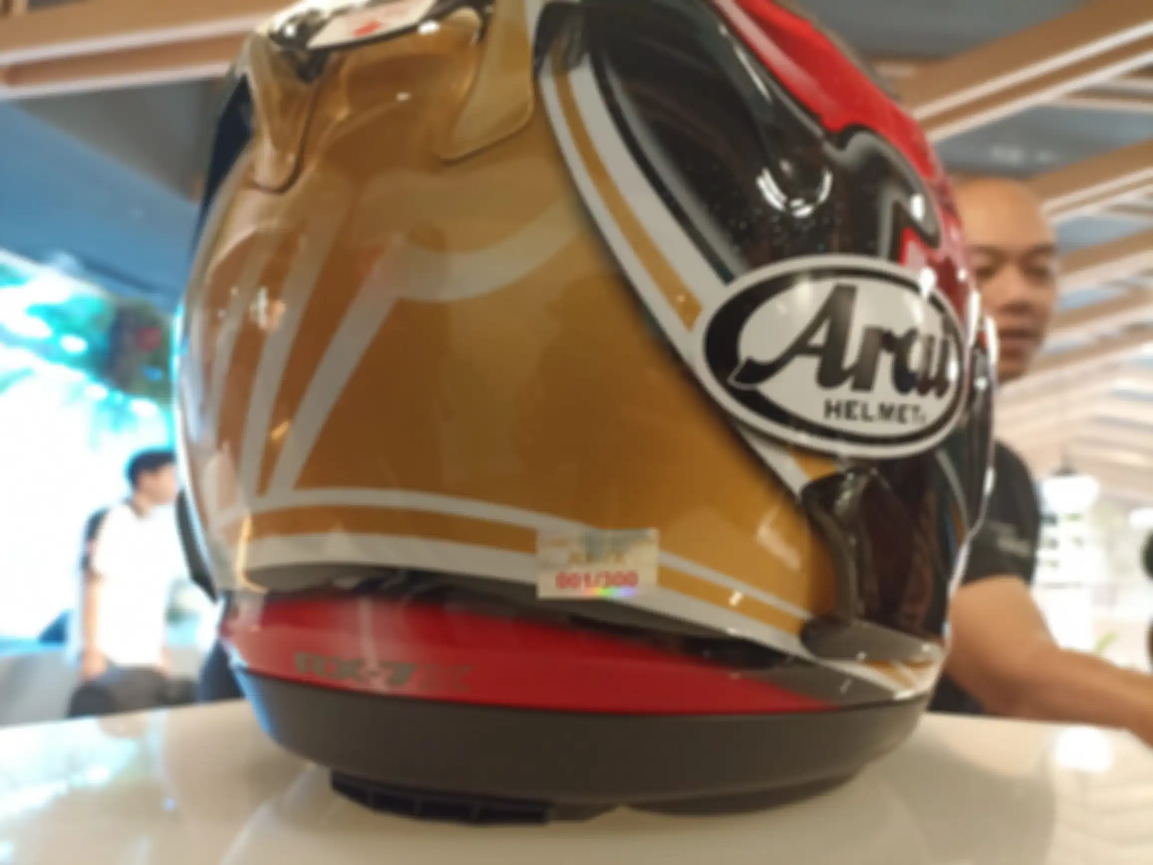 Terpampang nomor seri pada Arai RX-7X Nakano Shuriken Gold Series 