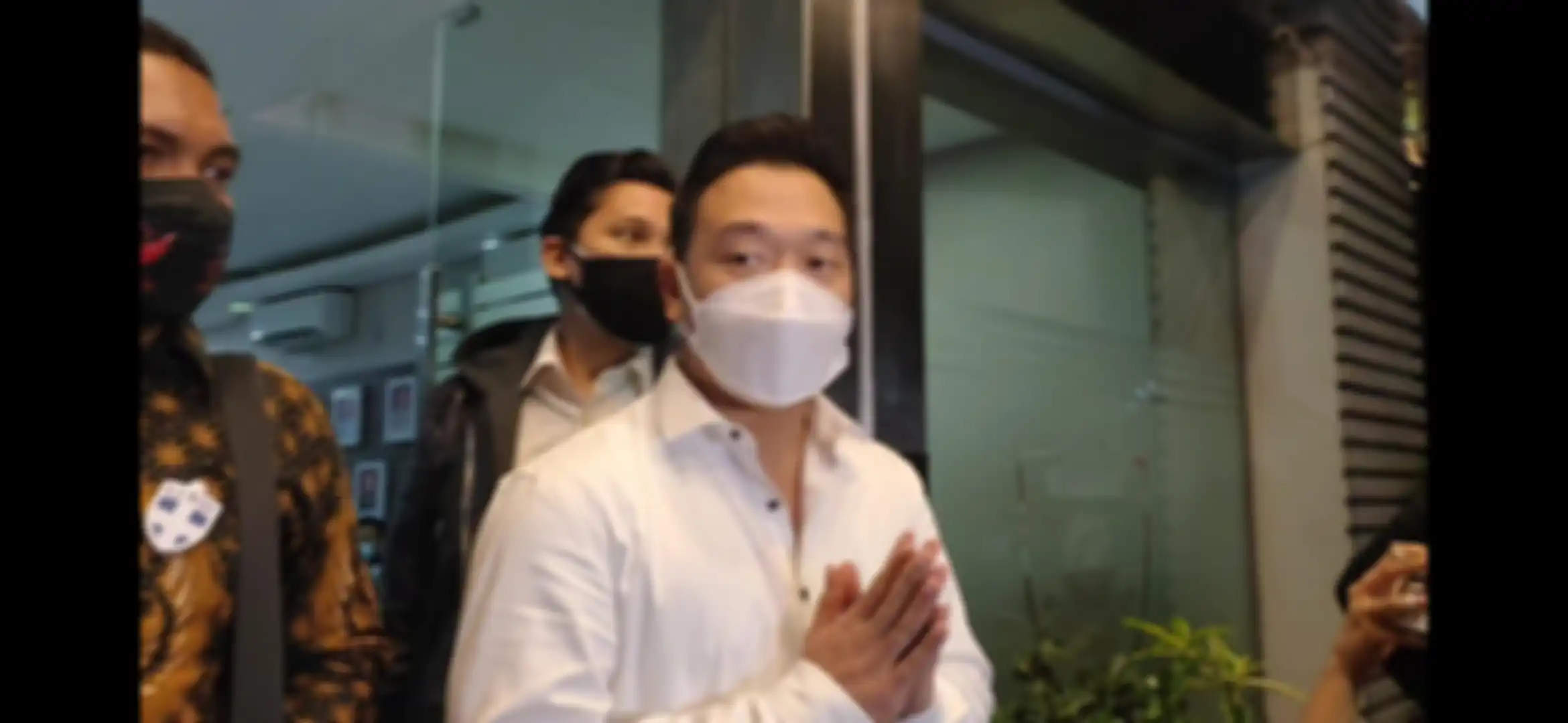 Michael Yukinobu De Fretes alias MYD atau Nobu usai diperiksa di di gedung Ditreskrimsus, Polda Metro Jaya, Senin (4/1/2021).