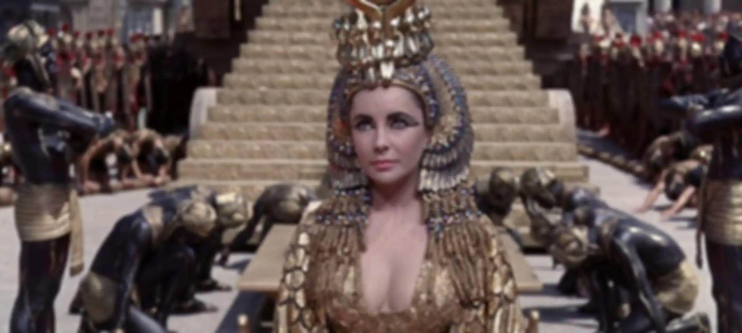 Cleopatra (1963) yang diperankan oleh Elizabeth Taylor.