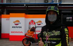 Cerita Fan Rossi Akhirnya Buru Selfie bareng Si Rival Abadi, 'Dulu Foto dengan Marquez Dianggap Pengkhianat'