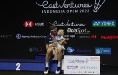 Kehangatan Viktor Axelsen Bersama Keluarga Berakhir, Berpisah dengan Istri di Tengah Upaya Comeback