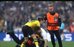 Heboh Final Liga Champions, Penyusup Lapangan Dibayar Berlipat-lipat dari Gaji Wasit