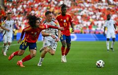 Respons Bek Spanyol Usai Dirumorkan Bakal Hengkang dari Chelsea Pasca Euro 2024