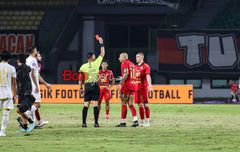 Persija Terancam Keluar dari Empat Besar, Manajemen Protes Hukuman Terlalu Berat Maciej Gajos