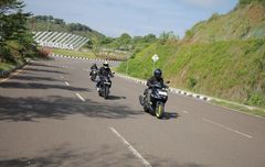 Yamaha Ajak Awak Media Satmori Seru ke Senggigi Bareng New Yamaha R25, MT-25, dan AEROX ALPHA di Sela YSR 2025