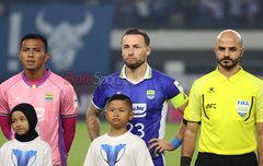 Misi Sapu Bersih Persib Dimulai! Marc Klok Jadikan Semen Padang FC Target Pertama dari 9 Laga Sisa
