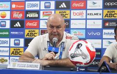 Bojan Hodak Sebut Laga Persib Lawan Persebaya Akan Berjalan Panas