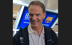 Frank de Boer Sowan ke Jakarta, Ikut Hormati Lagu Indonesia Raya dan Kagum dengan Fan di Tanah Air