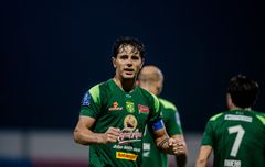 Bruno Moreira Minta Pemain Persebaya Tak Takut Duel Demi Kalahkan Persib