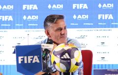 John Herdman Main Bola bareng di Lombok, Makin Melokal sebagai Pelatih Timnas Indonesia