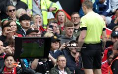 Liga Inggris Jelaskan Keputusan Handball Man United, Gary Neville Sebut Konyol