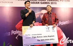 Jonatan Christie Terima Bonus dari PB Tangkas Intiland